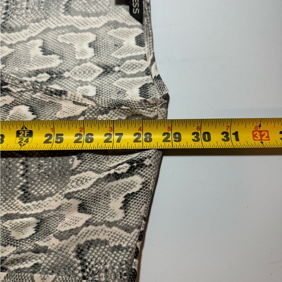🐍 Women’s Size Medium Express Snakeskin Pattern V-Neck Tank Top T-Shirt - Picture 5 of 8